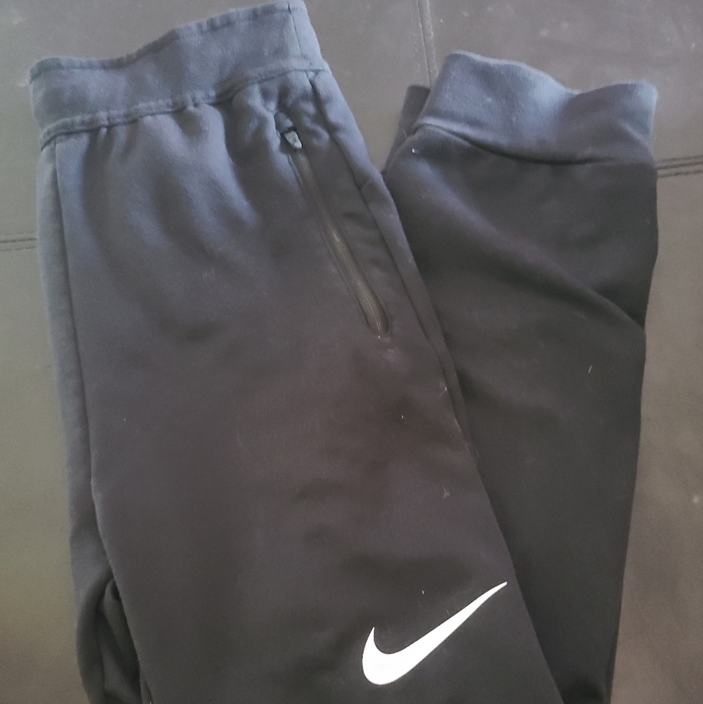 Nike Dri-fit medium youth, with zipper pockets